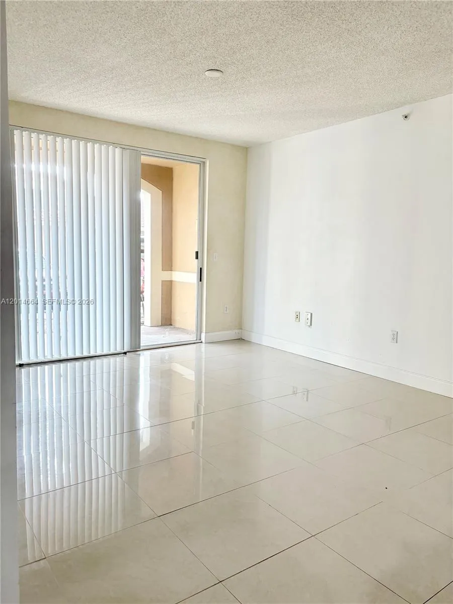 8030 N Nob Hill Rd # 105, Tamarac FL 33321