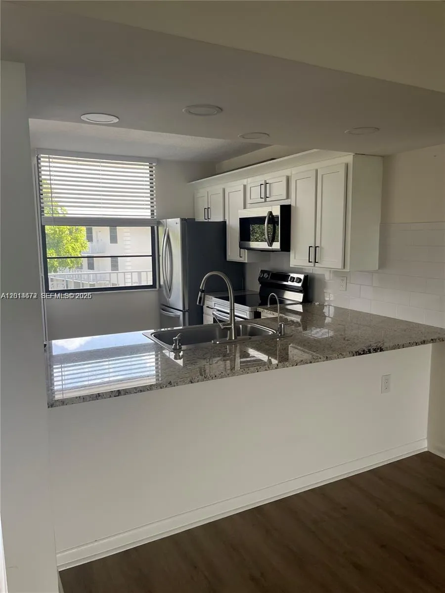 3640 Whitehall Dr # 406, West Palm Beach FL 33401
