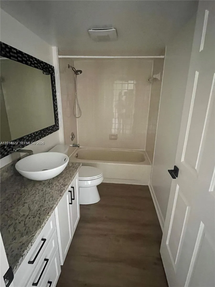 3640 Whitehall Dr # 406, West Palm Beach FL 33401