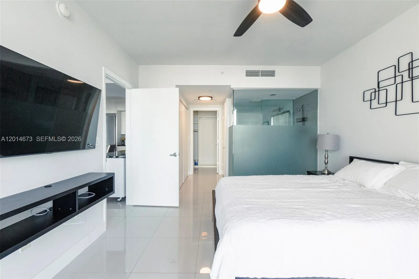 92 SW 3rd St # 1812, Miami FL 33130