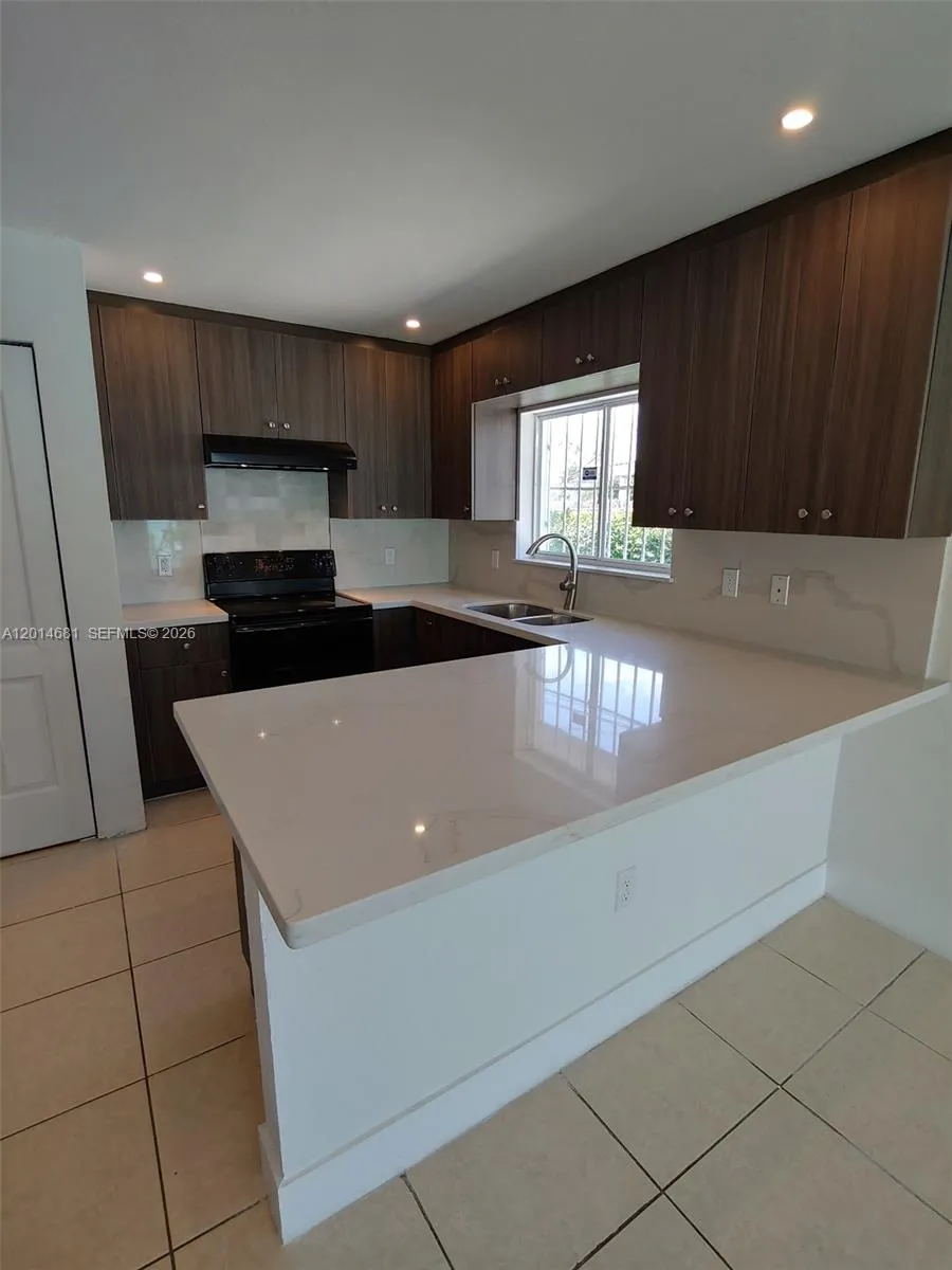 1270 NW 39th St # 1270, Miami FL 33142