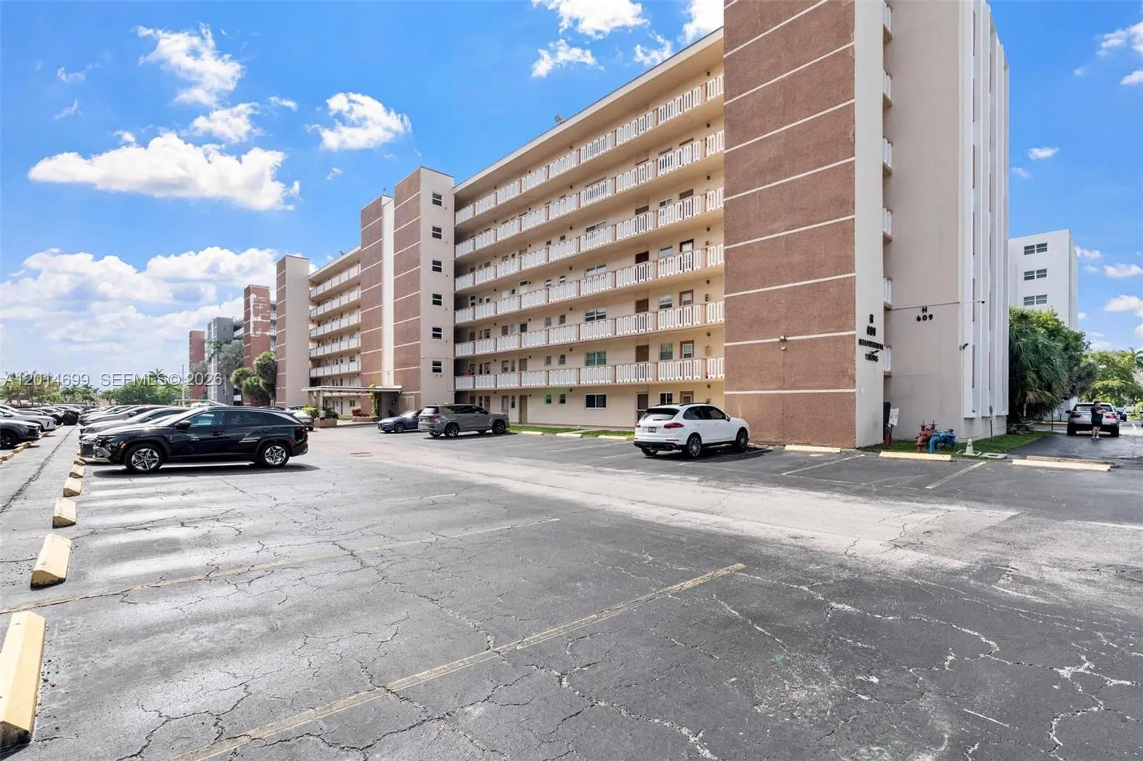 609 NE 14th Ave # 405, Hallandale Beach FL 33009