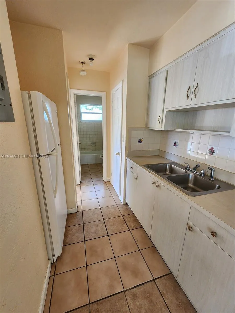 836 NW 2nd Ave # 1, Fort Lauderdale FL 33311