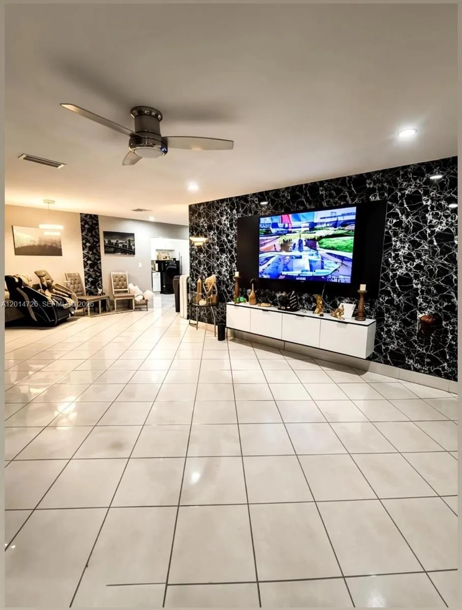 8600 NW 57th Ct, Tamarac FL 33321