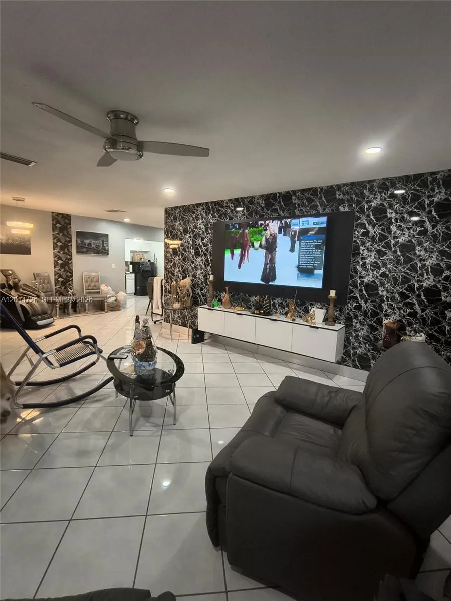8600 NW 57th Ct, Tamarac FL 33321