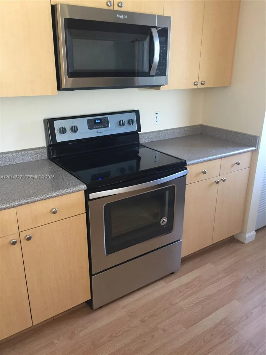 1900 Van Buren St # 214B, Hollywood FL 33020
