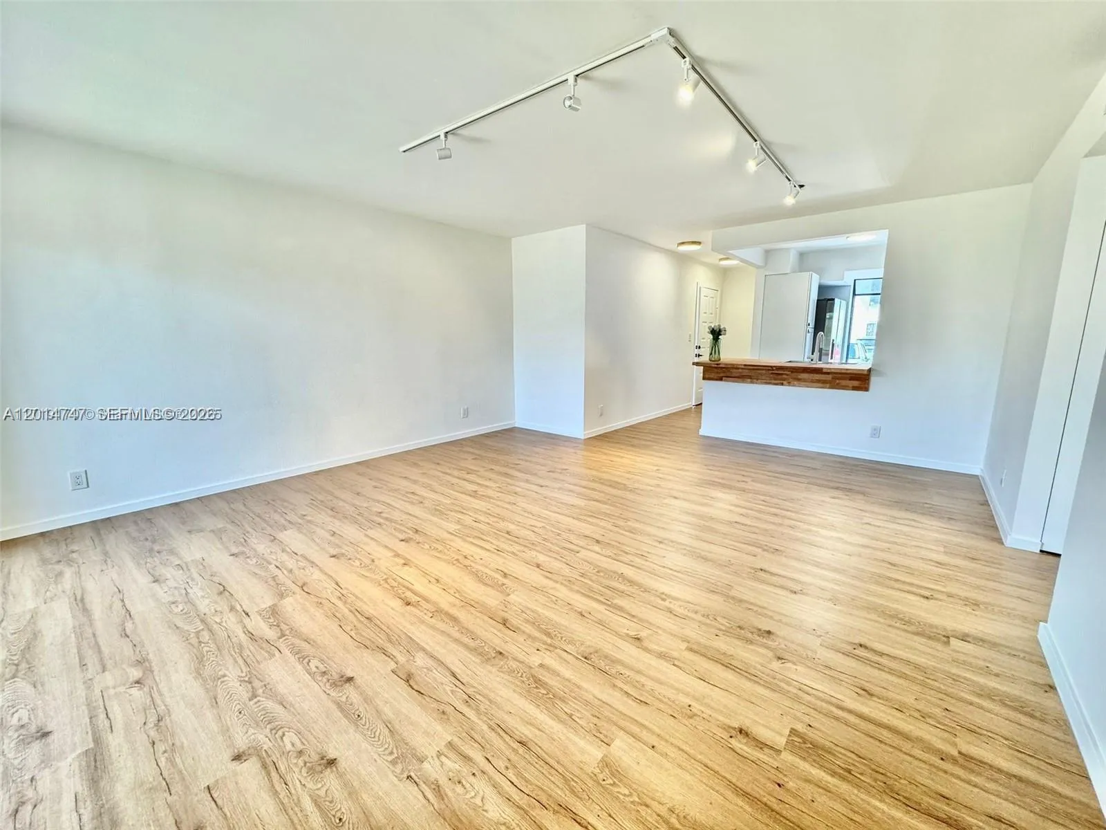 715 Gardens Dr # 103, Pompano Beach FL 33069