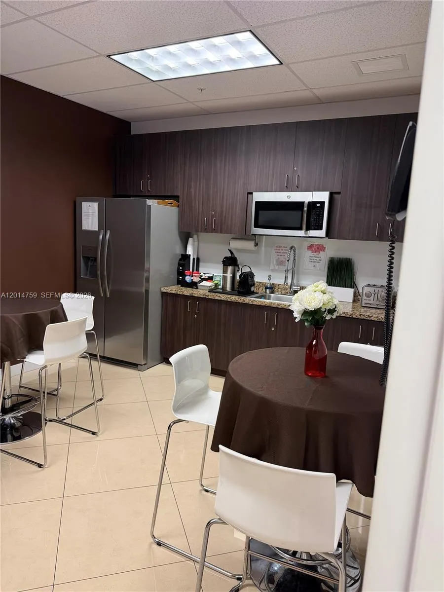 15800 Pines Blvd # 302, Pembroke Pines FL 33027