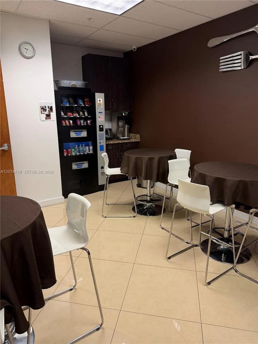 15800 Pines Blvd # 302, Pembroke Pines FL 33027