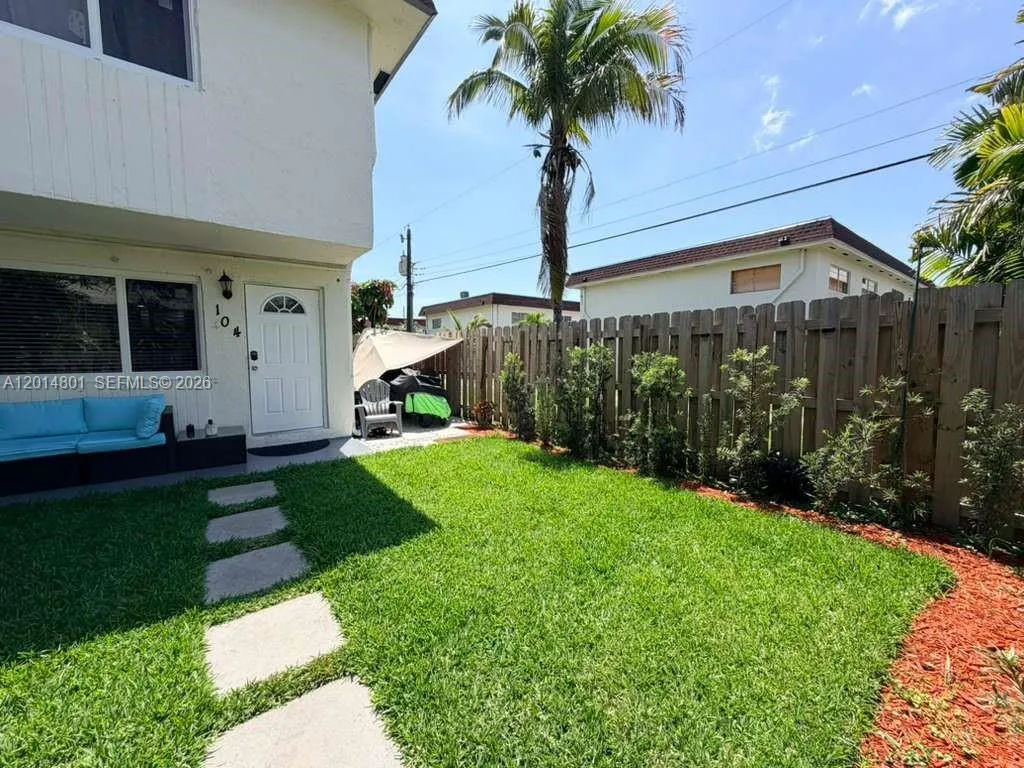1500 NE 151st St # 104, Miami FL 33162
