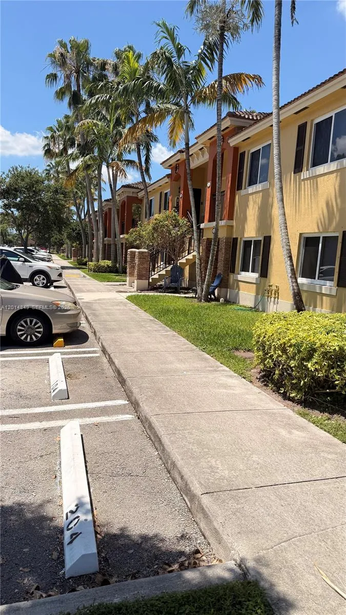 990 NE 33rd Ter # 104, Homestead FL 33033