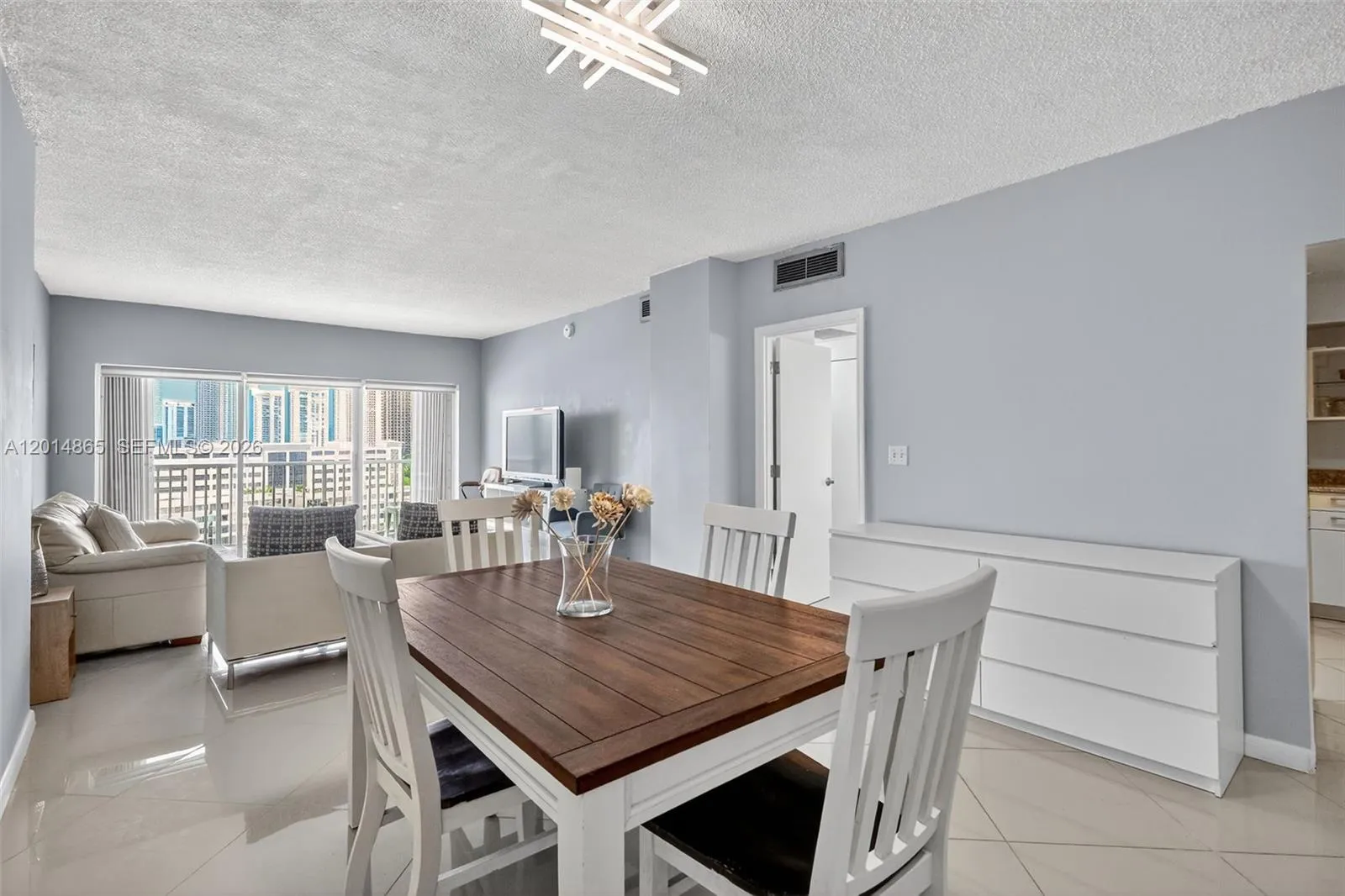 300 Bayview Dr # 1009, Sunny Isles Beach FL 33160