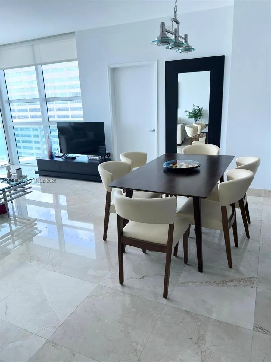 950 Brickell Bay Dr # 2711, Miami FL 33131