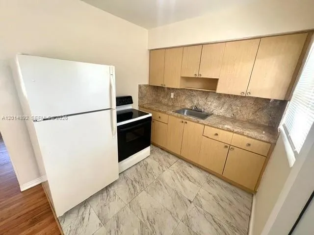 700 NE 85th St # 15, Miami FL 33138