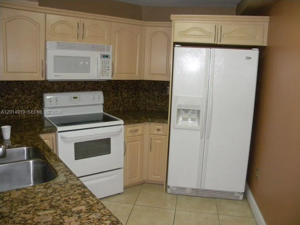 10249 NW 9th St Cir # 8, Miami FL 33172