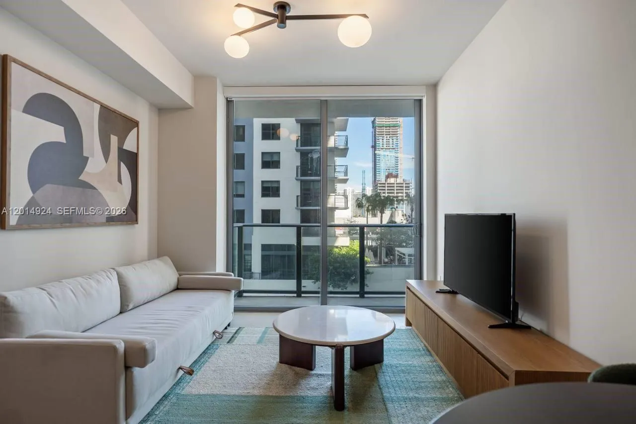 11 NE 6th # 1210, Miami FL 33132
