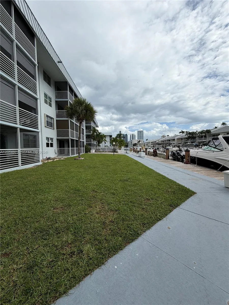3550 NE 169th St # 107, North Miami Beach FL 33160