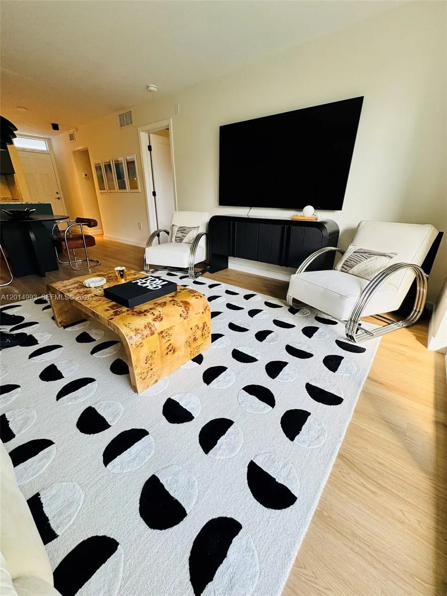 1045 10th St # 302, Miami Beach FL 33139