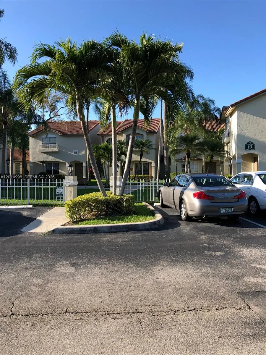 10813 NW 3rd Ct # 2L, Pembroke Pines FL 33026