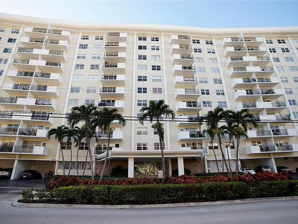 401 Golden Isles Dr # 314, Hallandale Beach FL 33009