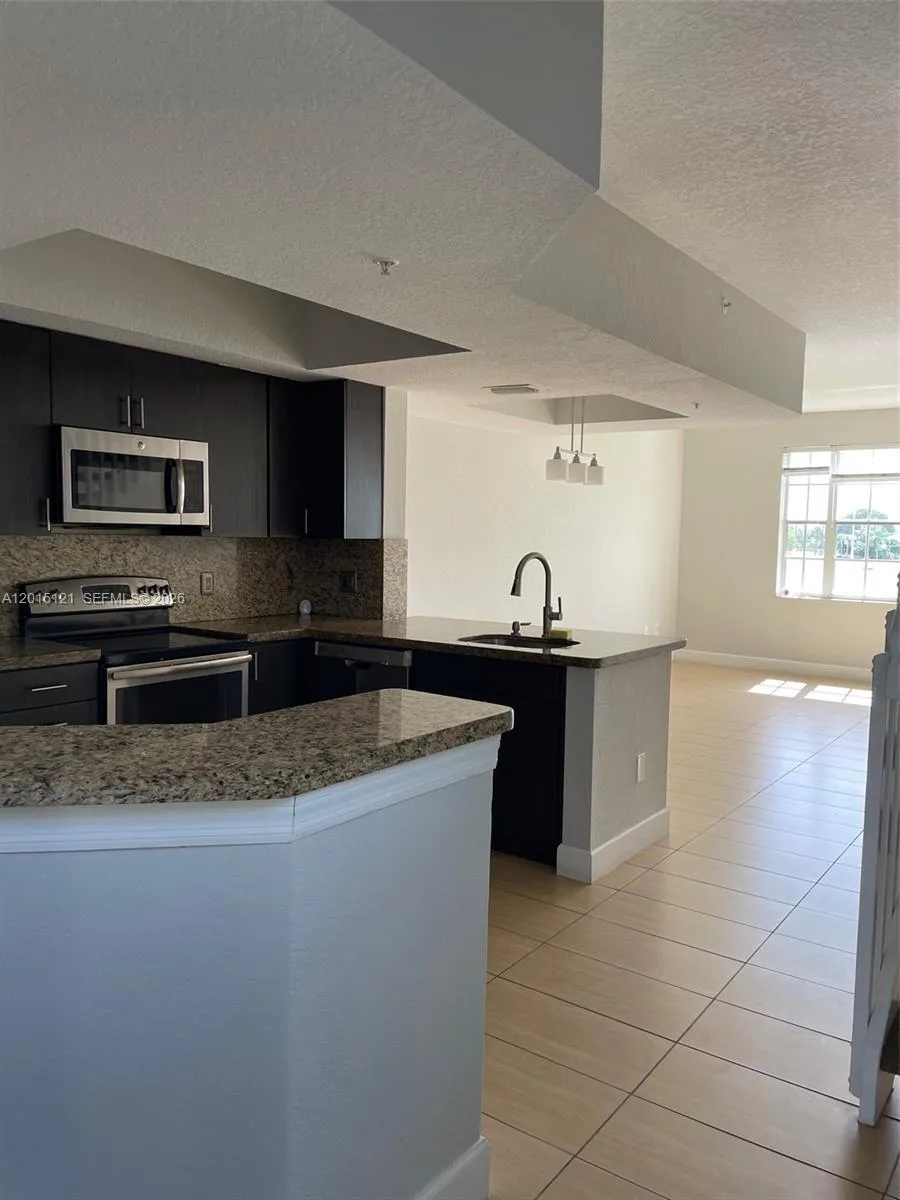 711 SW 148th Ave # 414, Sunrise FL 33325