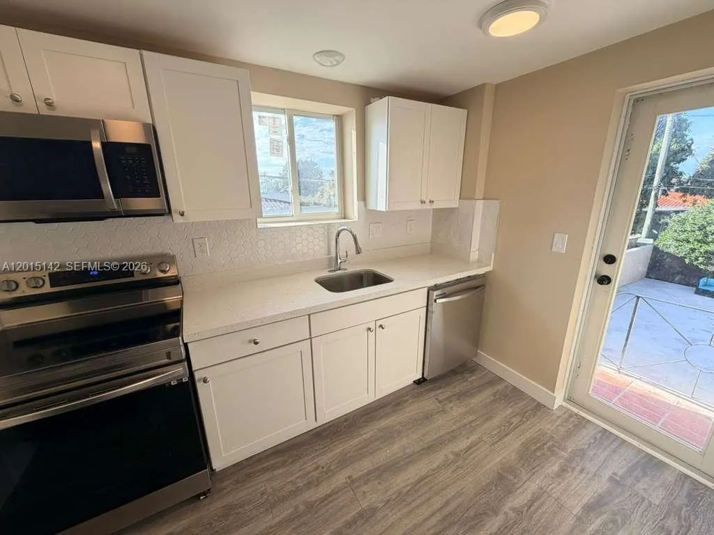 943 79th Ter # 202, Miami Beach FL 33141