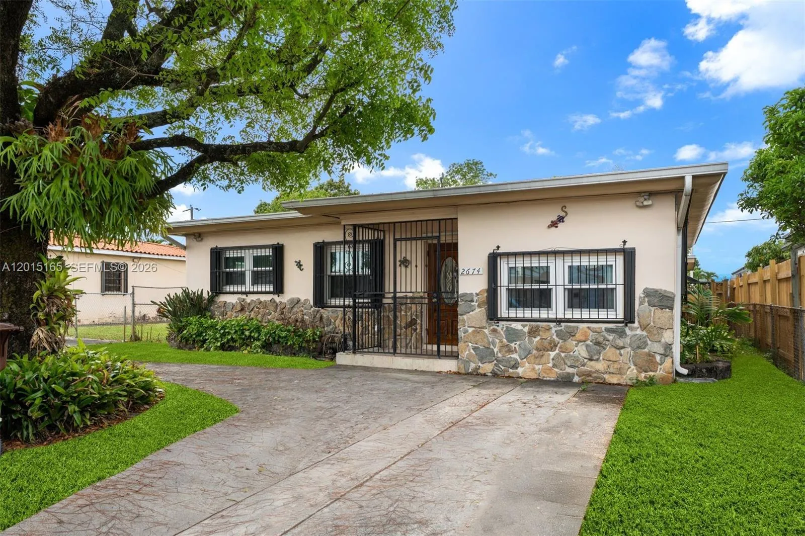 2674 W 8th Ct, Hialeah FL 33010