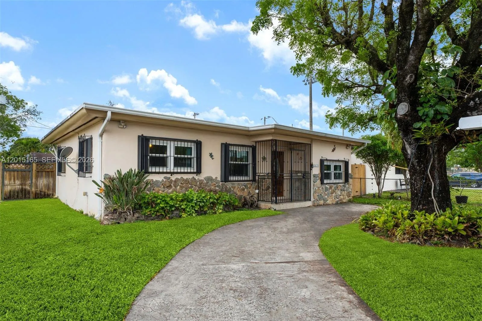 2674 W 8th Ct, Hialeah FL 33010