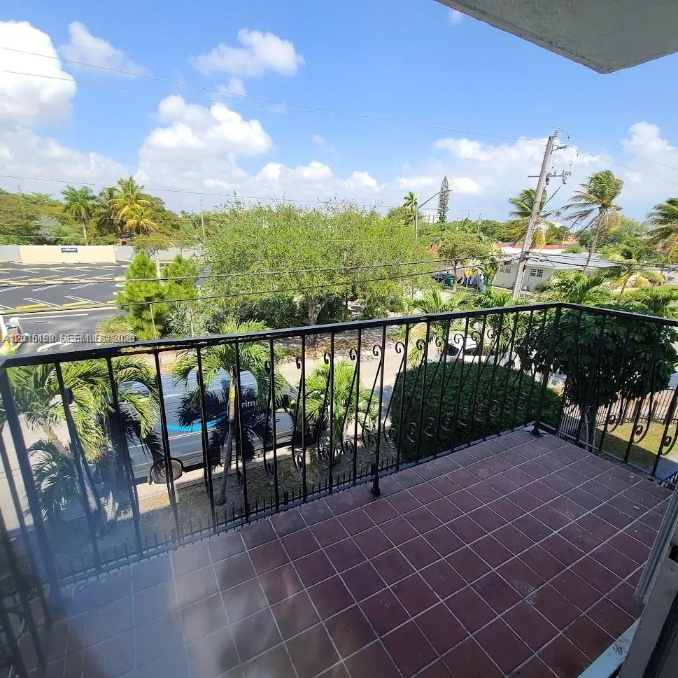2500 SW 6th St # 303, Miami FL 33135