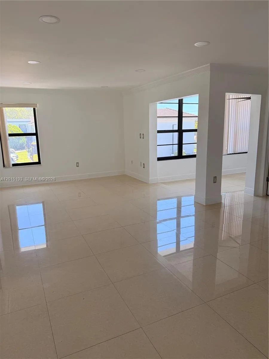 10805 NW 7th St # 22, Miami FL 33172