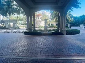 20000 E Country Club Dr, Aventura FL 33180