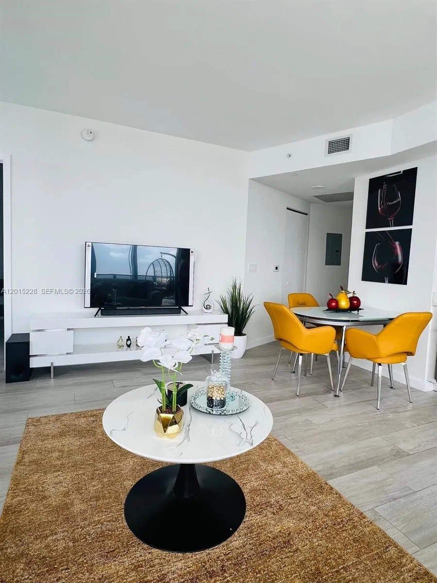 55 SW 9th St # 3308, Miami FL 33130