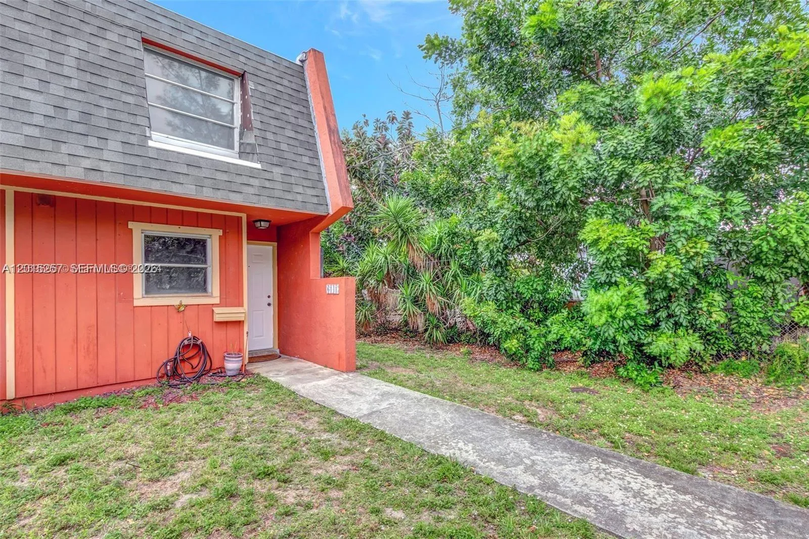 6141 SW 42nd Ct, Davie FL 33314
