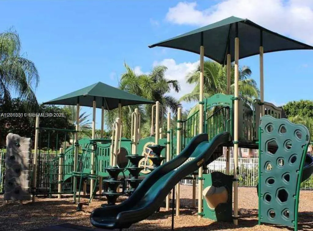 800 Sorrento # 2, Weston FL 33326