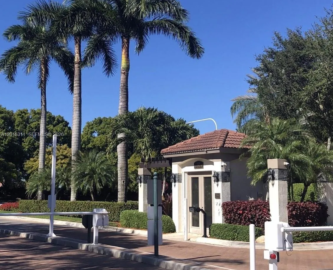 800 Sorrento # 2, Weston FL 33326
