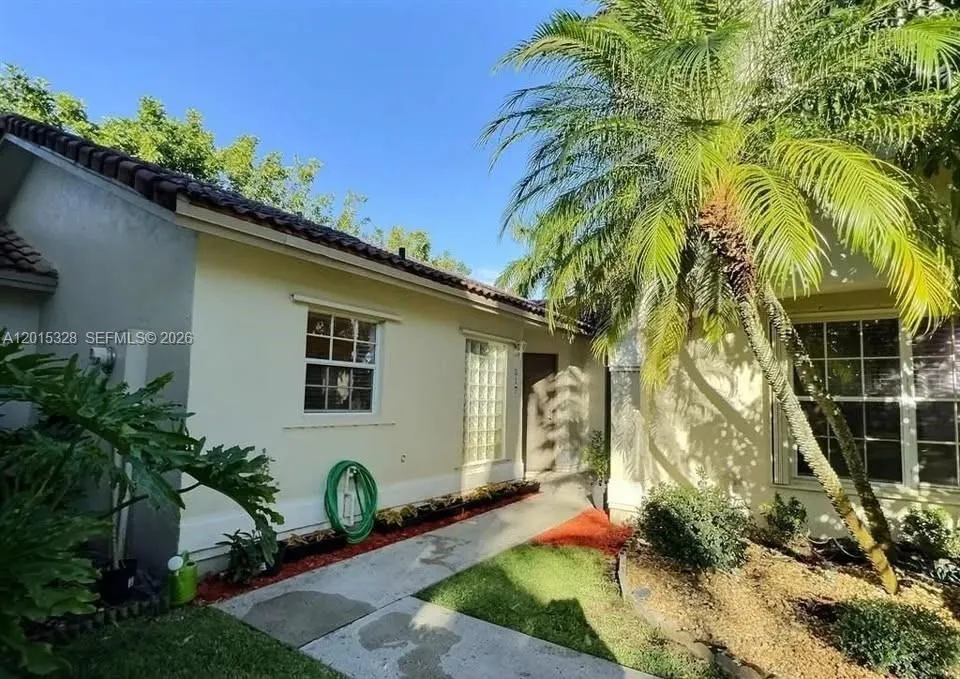 317 NW 109th Ave, Pembroke Pines FL 33026