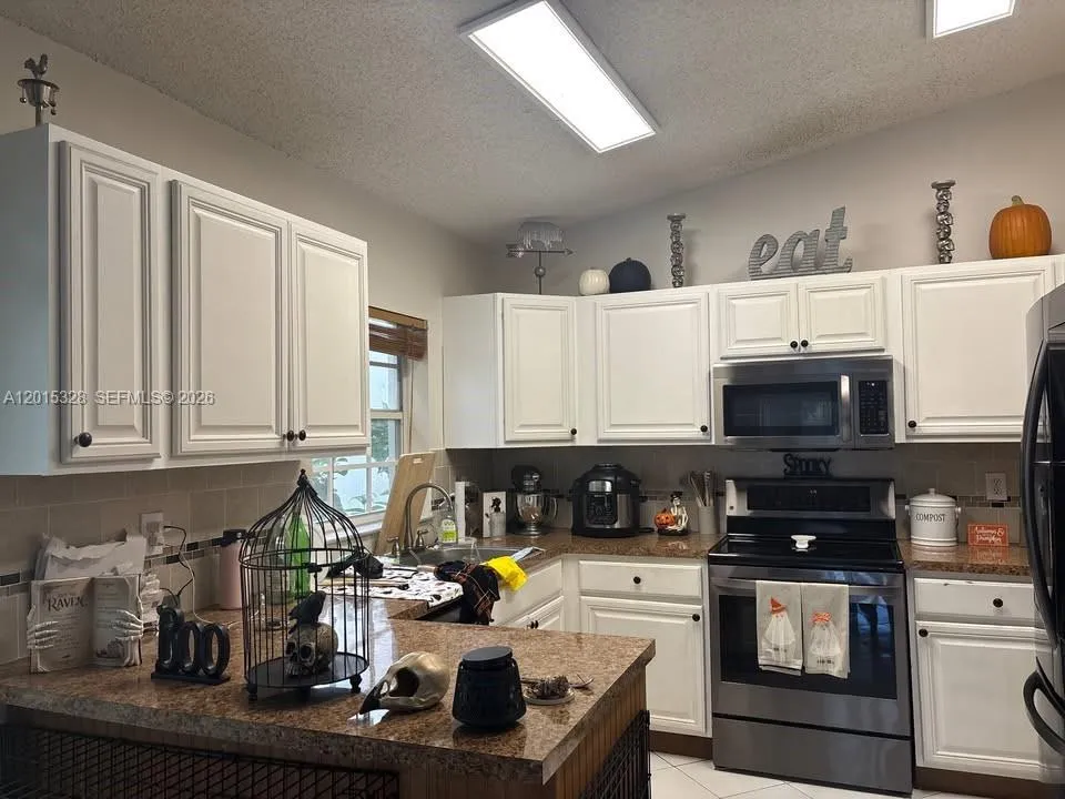 317 NW 109th Ave, Pembroke Pines FL 33026