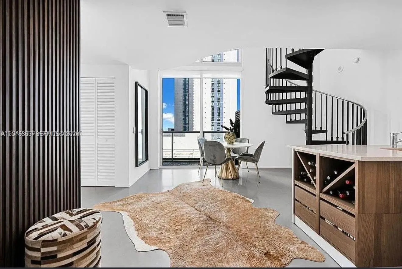 300 S Biscayne Blvd # 1232, Miami FL 33131