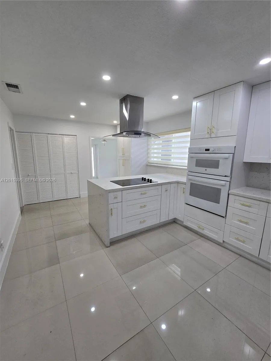 1417 W 40th St, Hialeah FL 33012