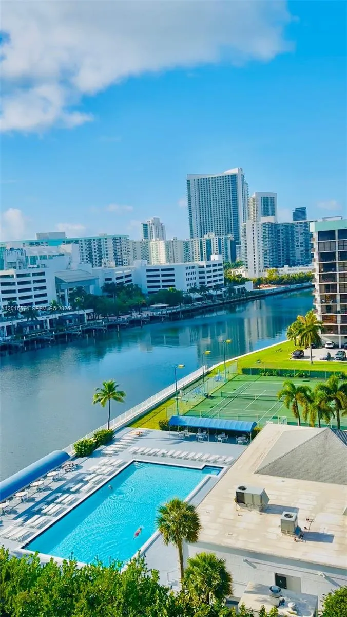 600 Parkview Dr # 1018, Hallandale Beach FL 33009
