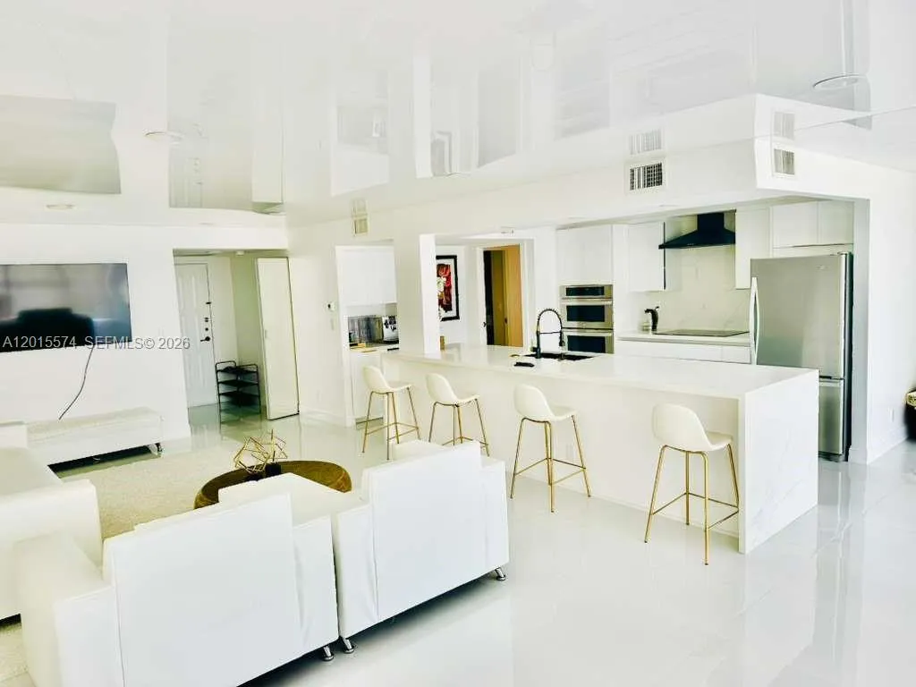 600 Parkview Dr # 1018, Hallandale Beach FL 33009