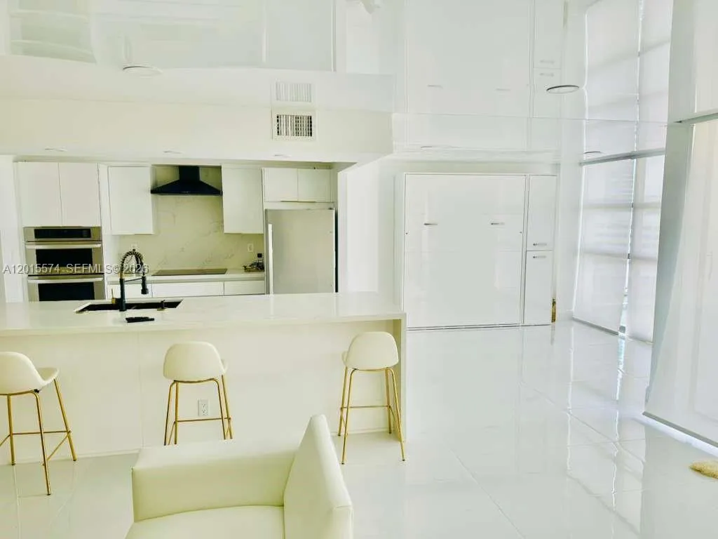 600 Parkview Dr # 1018, Hallandale Beach FL 33009