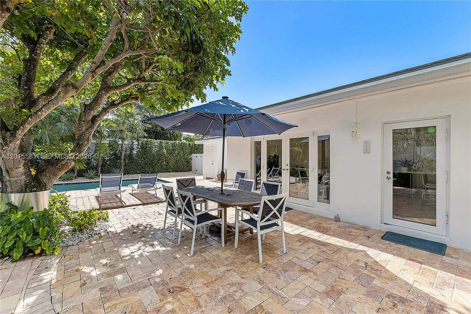 301 Hampton Ln, Key Biscayne FL 33149