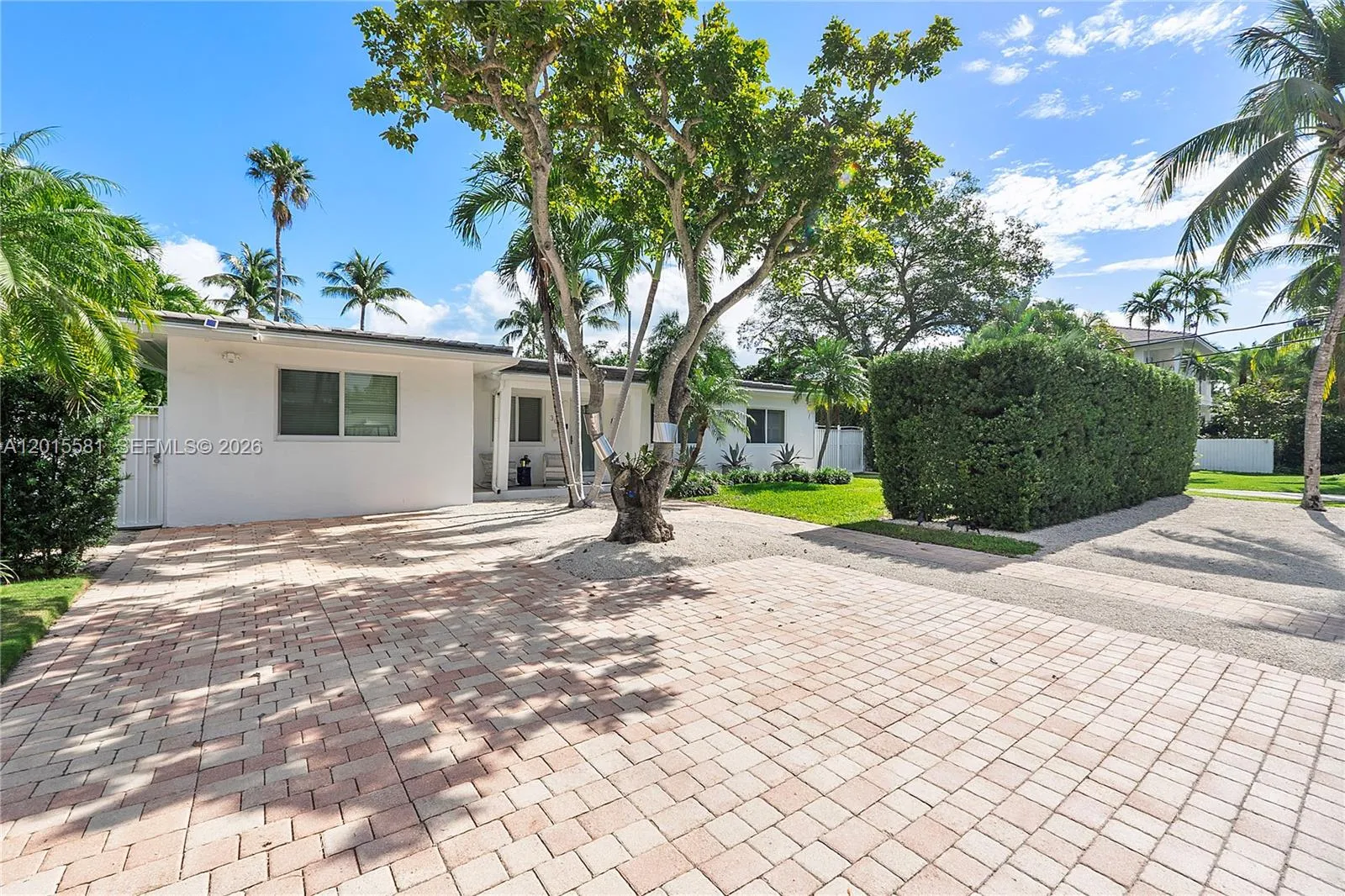 301 Hampton Ln, Key Biscayne FL 33149