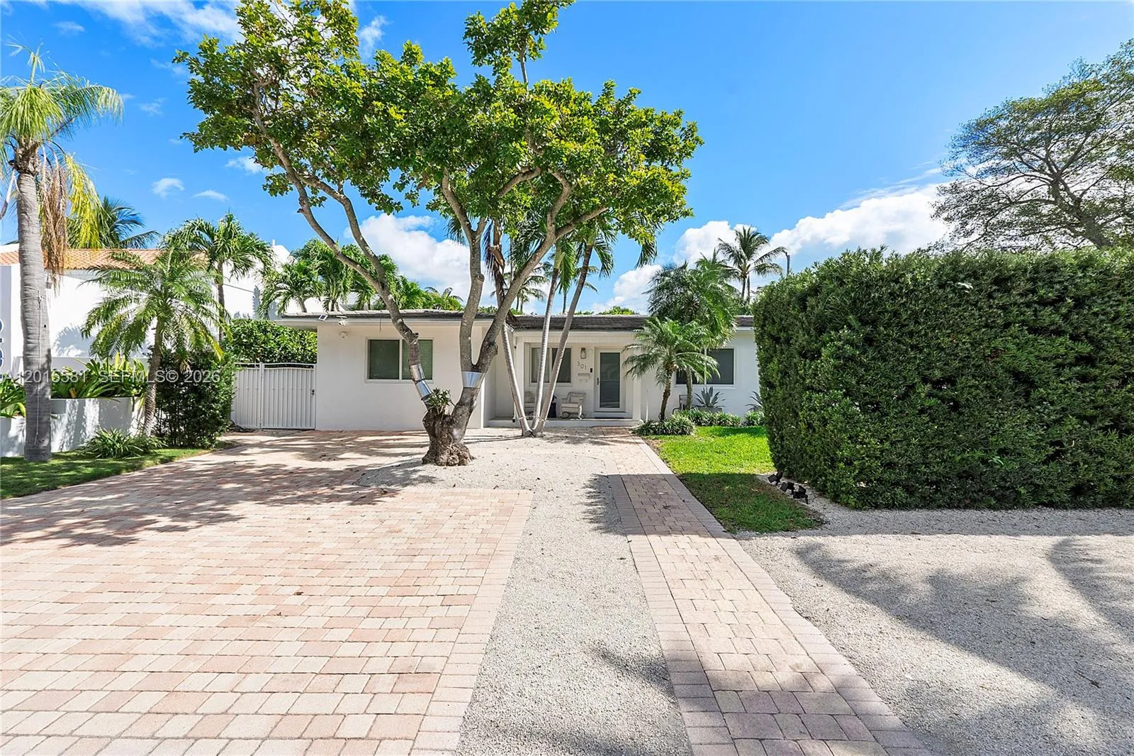 301 Hampton Ln, Key Biscayne FL 33149