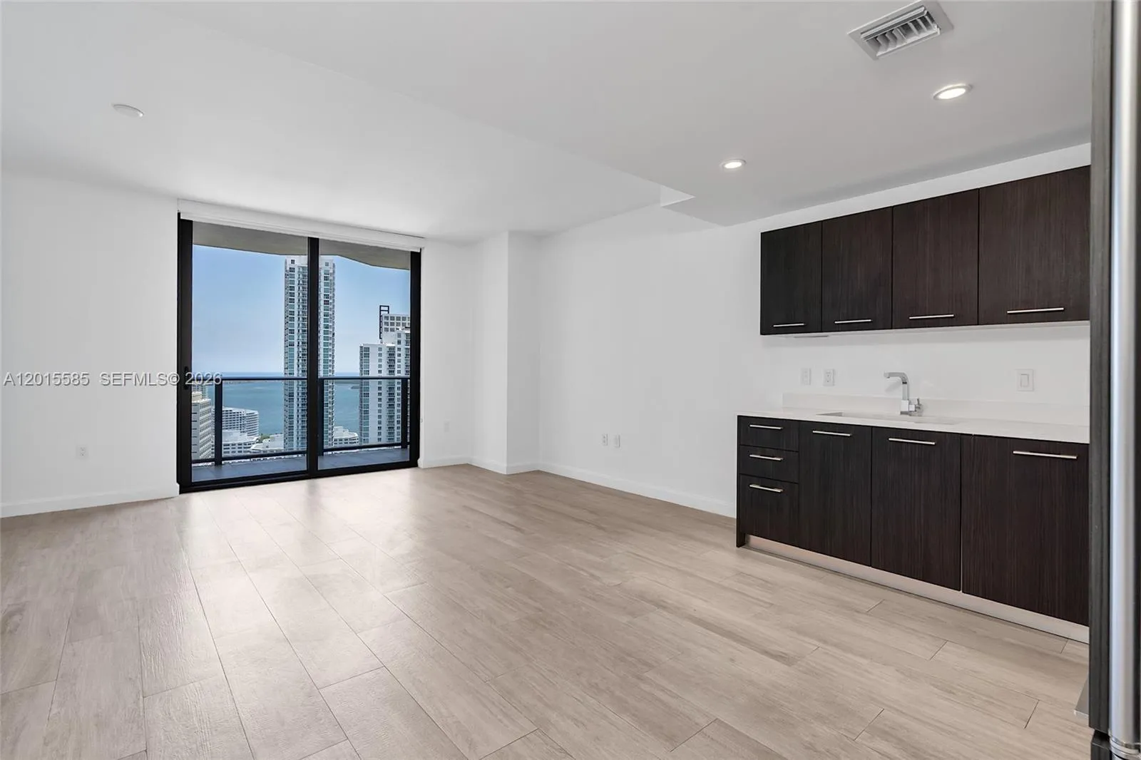 45 SW 9th St # 3502, Miami FL 33130