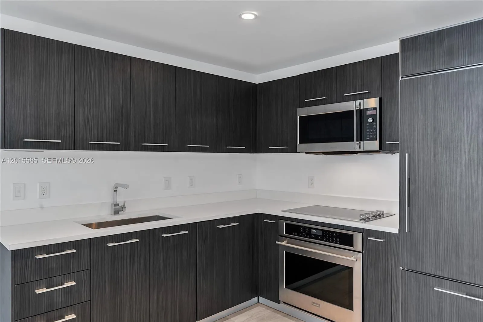 45 SW 9th St # 3502, Miami FL 33130