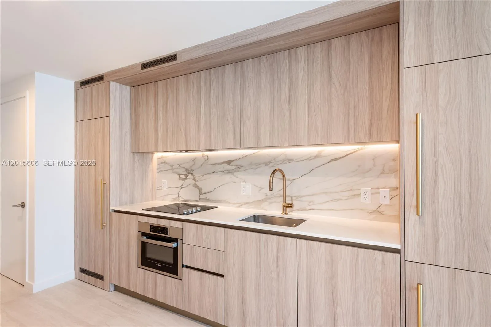 77 SE 5th St # 1813, Miami FL 33131