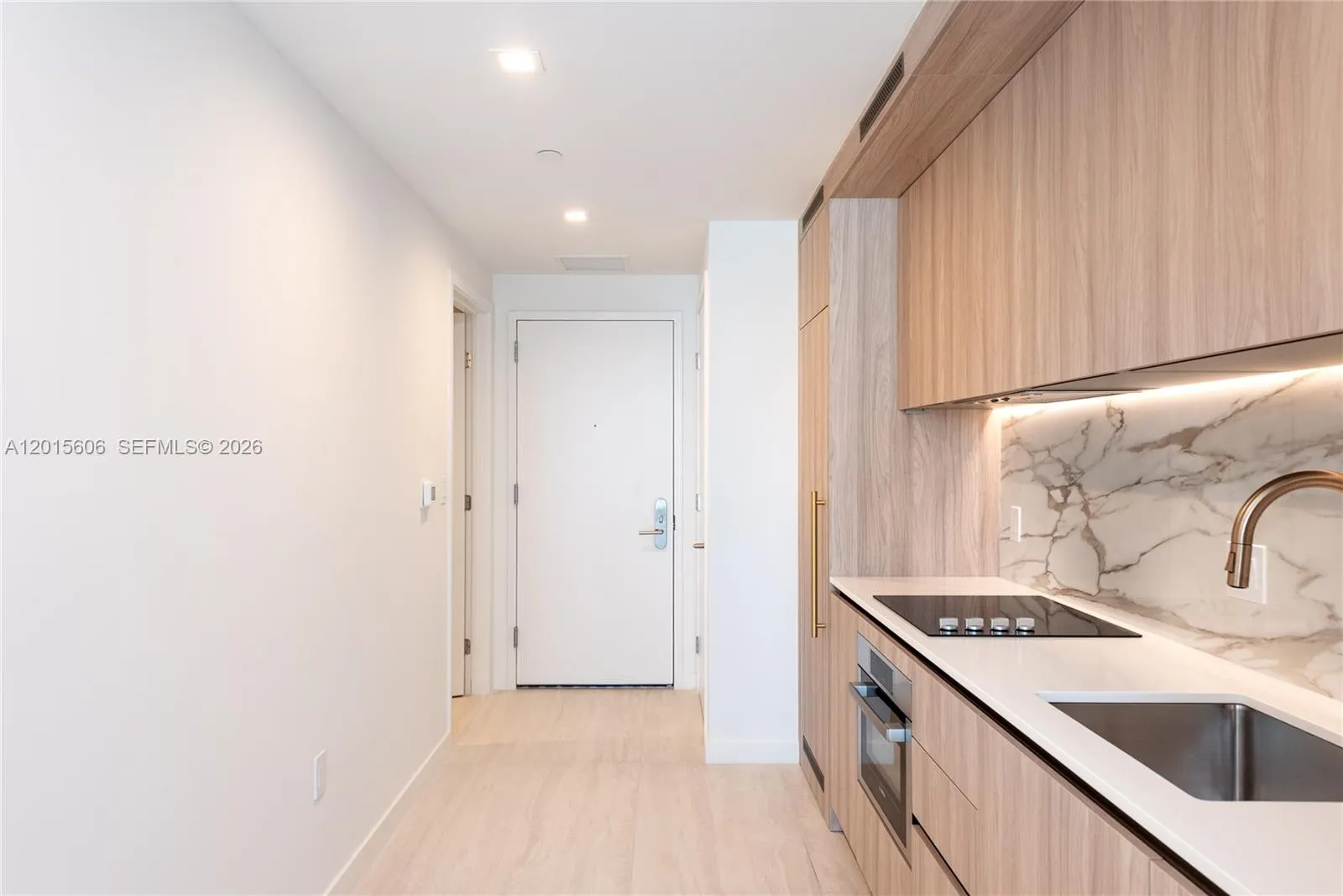 77 SE 5th St # 1813, Miami FL 33131