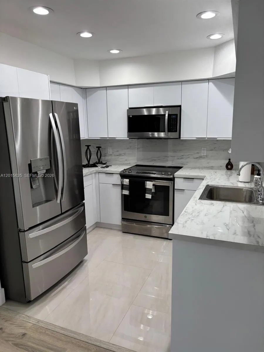 2780 NW 25th St, Fort Lauderdale FL 33311